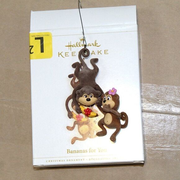 HALLMARK 2006 BANANAS FOR YOU KEEPSAKE ORNAMENT - QXG3253 by Hallmark - Picture 1 of 2